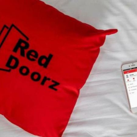Reddoorz Near Solo Balapan Station Otel Dış mekan fotoğraf