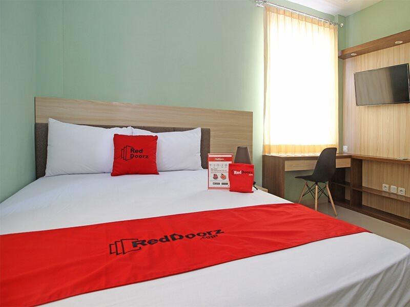 Reddoorz Near Solo Balapan Station Otel Dış mekan fotoğraf