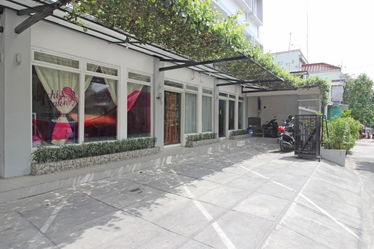 Reddoorz Near Solo Balapan Station Otel Dış mekan fotoğraf