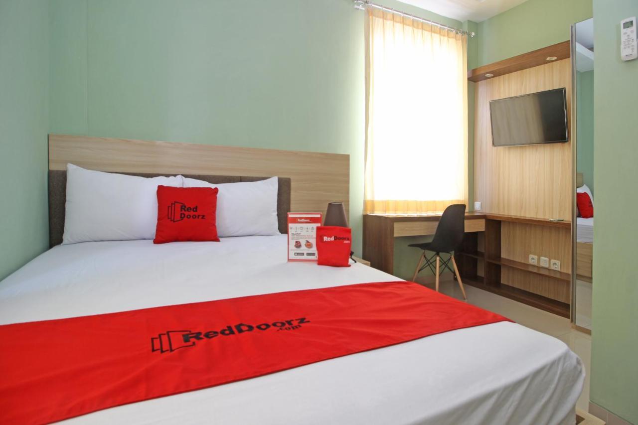 Reddoorz Near Solo Balapan Station Otel Dış mekan fotoğraf