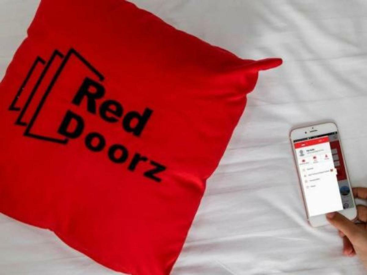 Reddoorz Near Solo Balapan Station Otel Dış mekan fotoğraf